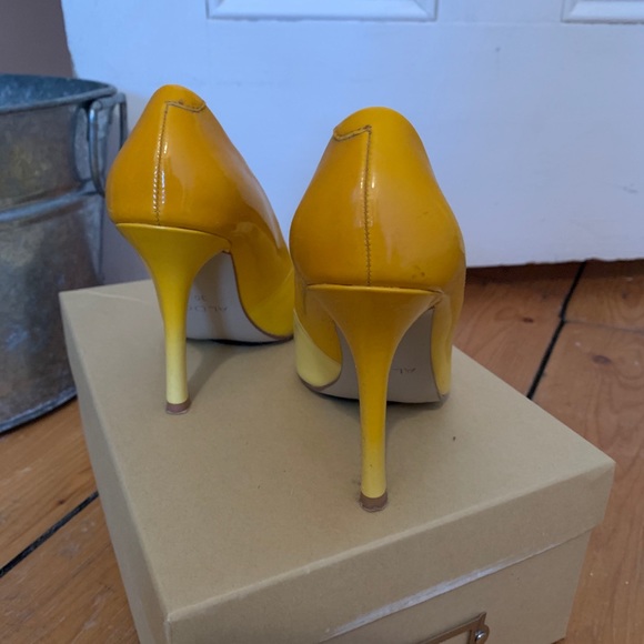 Lê Chateau Shoes - Picture 2 of 4